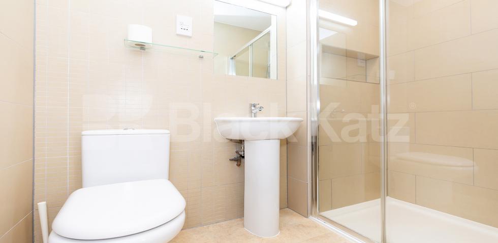 			STUNNING FIVE BED IN WC1, 5 Bedroom, 1 bath, 1 reception Flat			 Byng Place, RUSSELL SQUARE